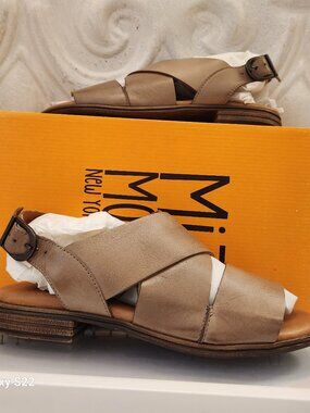 Miz Mooz Leather Beige "Denver" Sandals. NIB. Size EU 38/US 7.5